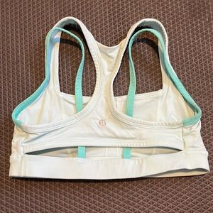 lululemon sports bra size 6 (small)